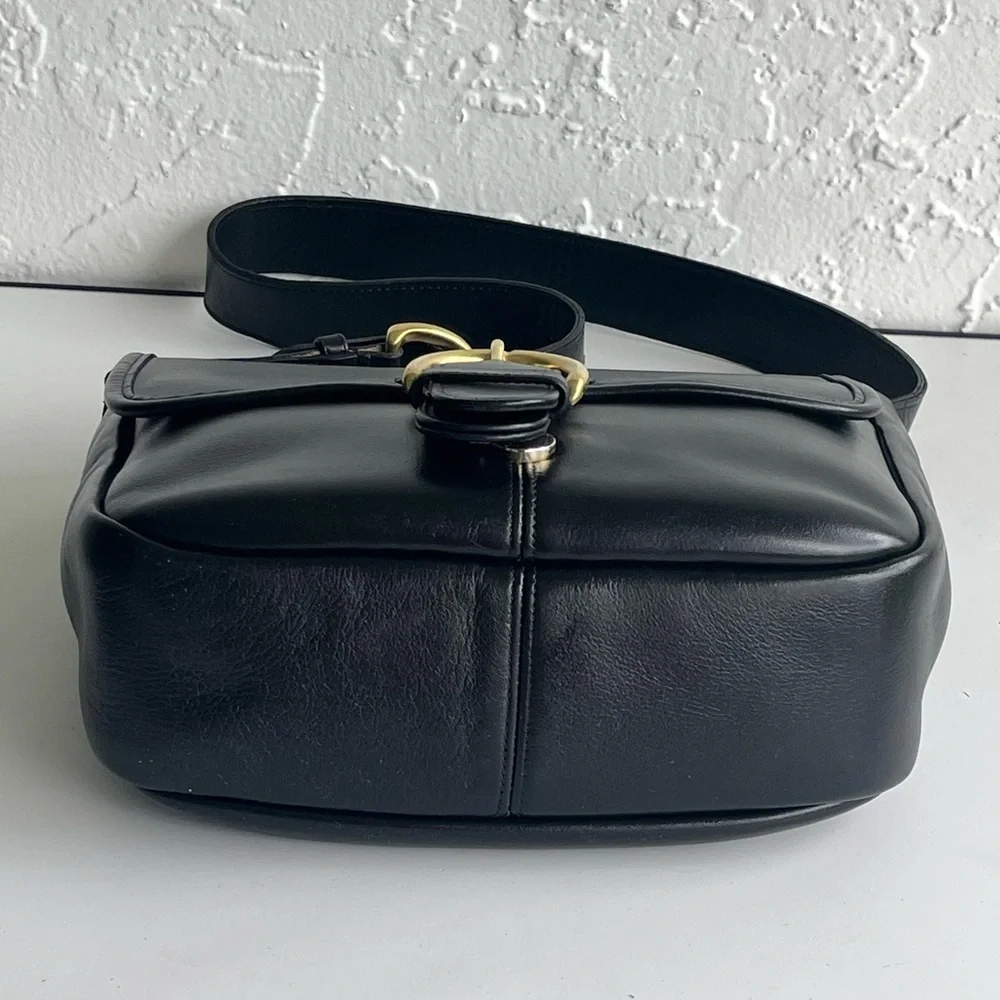 VINTAGE COACH BEDFORD #4164 BLACK SHOULDER BAG